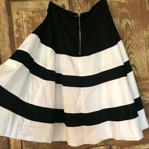 High-wasted striped skirt with zip back